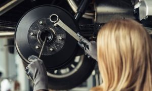 Ремонт автомобиля Шкода: признаки износа, порядок работ и советы по экономии